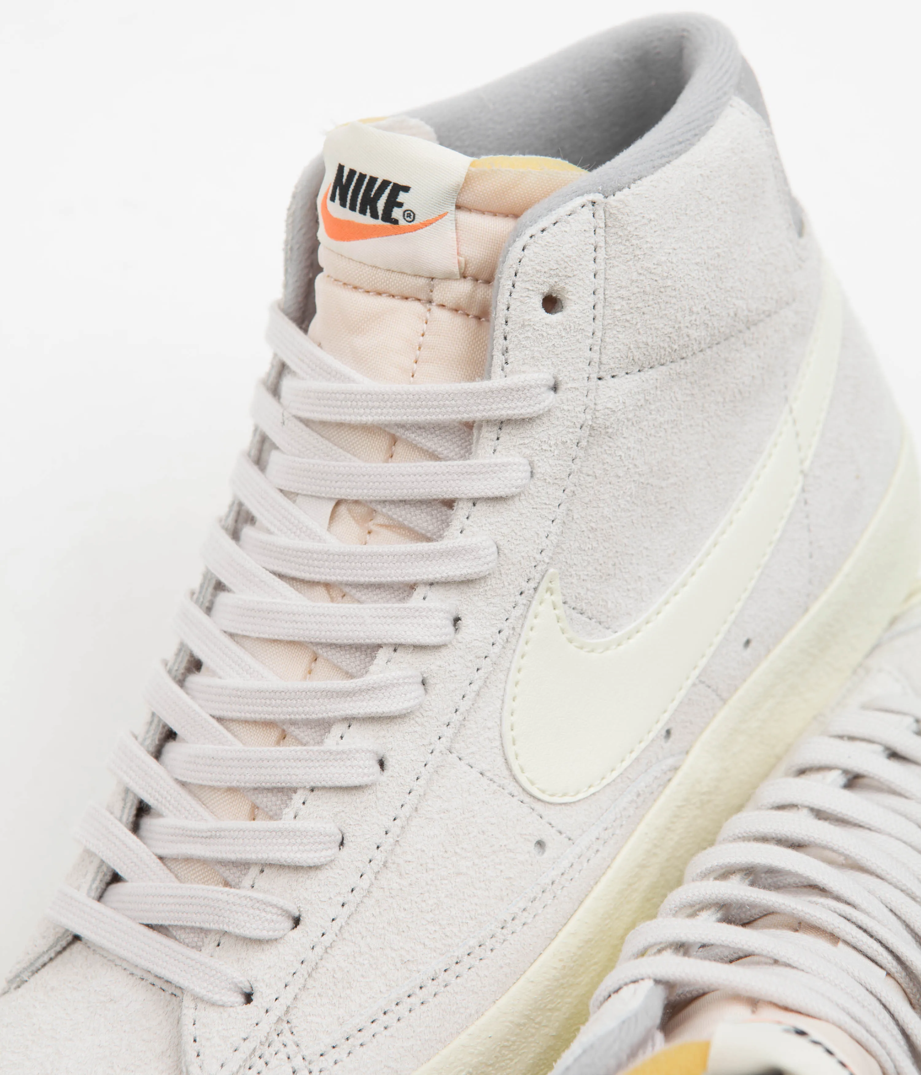 Nike Blazer Mid '77 Premium Shoes - Light Bone / Coconut Milk - Medium Grey