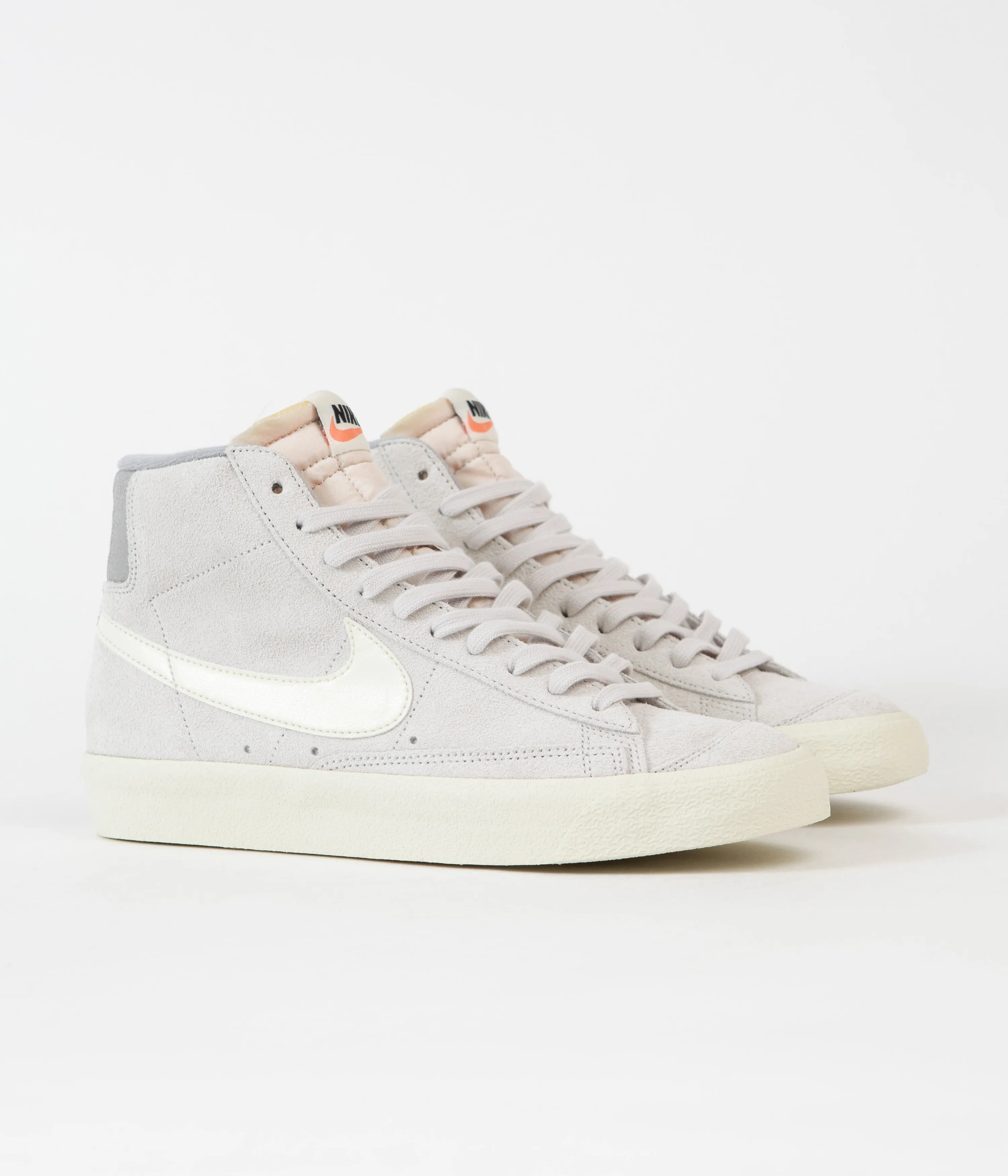 Nike Blazer Mid '77 Premium Shoes - Light Bone / Coconut Milk - Medium Grey