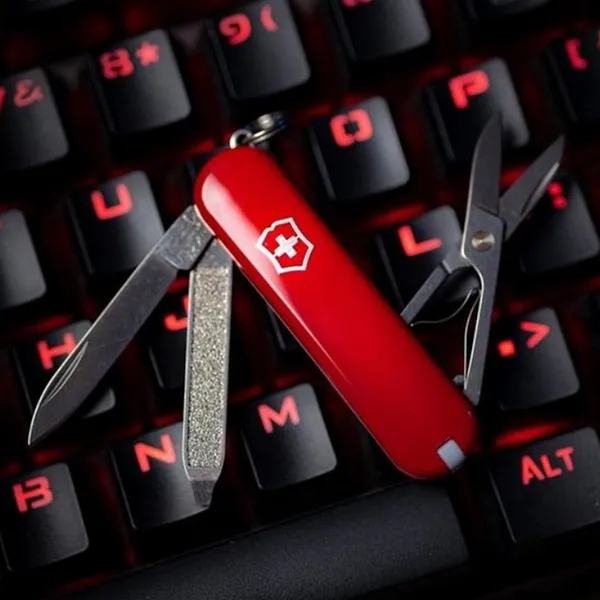 Victorinox Classic SD - Red